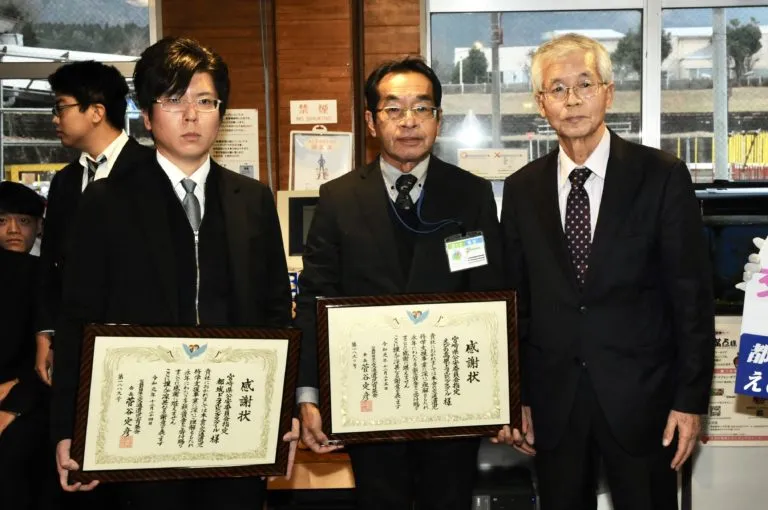 感謝状の贈呈の様子