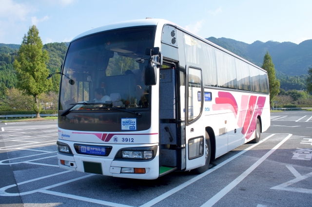 停まっている高速バスの車両